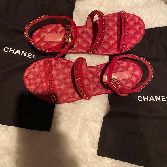 CHANEL RARE Red and Gold Sandals - Picture 4 of 11